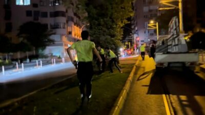 Bursa’da uygulama yapan trafik ekiplerini gören kamyonet sürücüsü önce ters