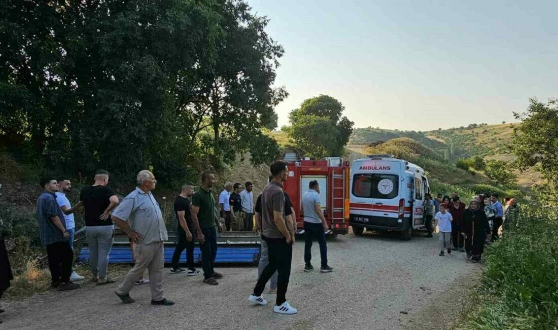 Bursa’nın İnegöl ilçesinde park halindeki traktör römorkunun devrilmesi sonucu altında