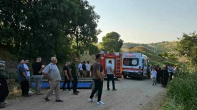 Bursa’nın İnegöl ilçesinde park halindeki traktör römorkunun devrilmesi sonucu altında