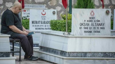 Bursa’da şehit aileleri, bayramın ilk günü Pınarbaşı Garnizon Şehitliği’ni ziyaret