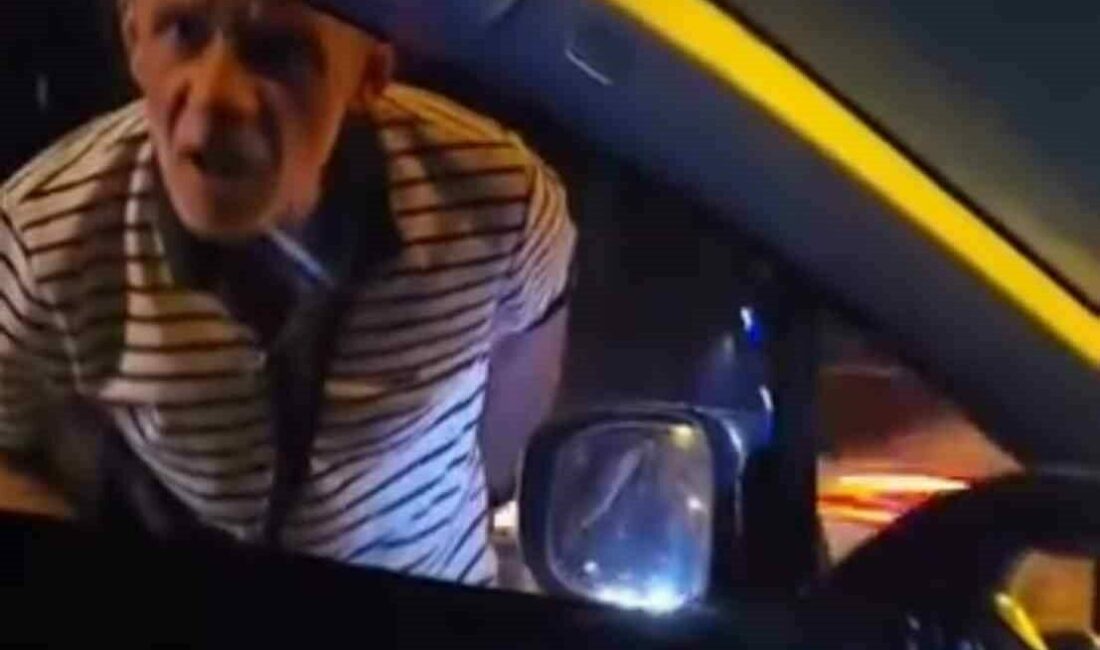 Bursa’da ’sinyal vermedi’ diye kadın sürücünün önünü kesip araçtan inen