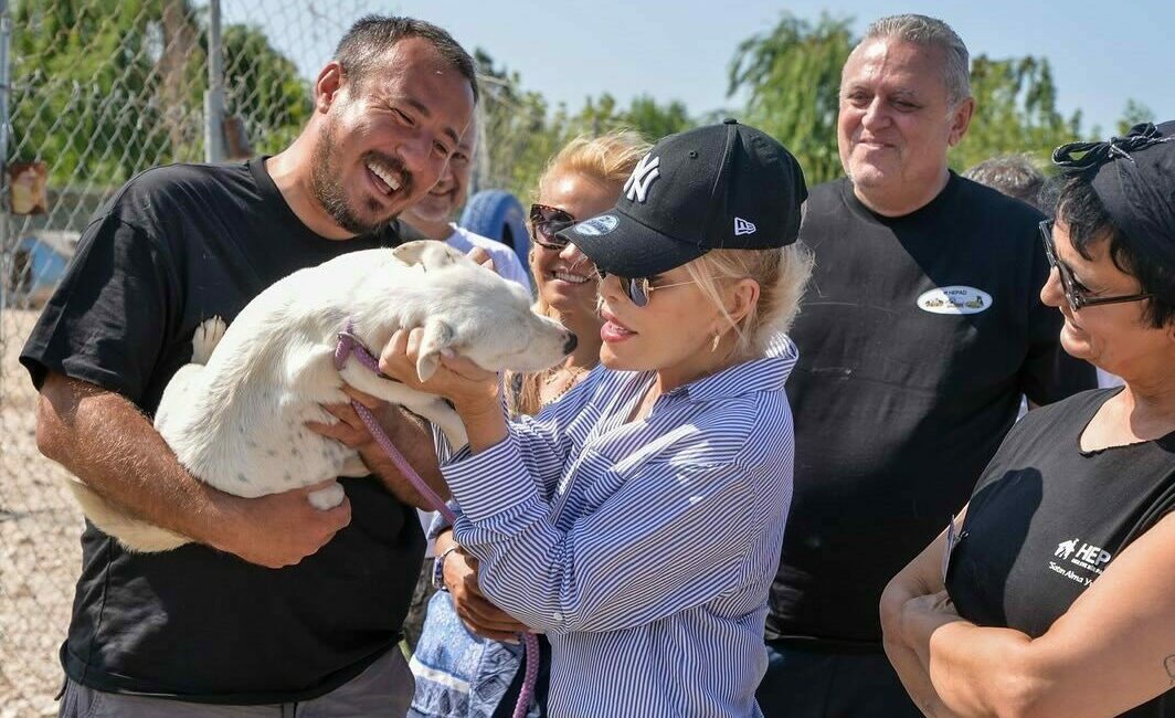 Sahnelerin vazgeçilmez sesi Ajda Pekkan Bursa’da HEPAD Pati Bahçesi ve