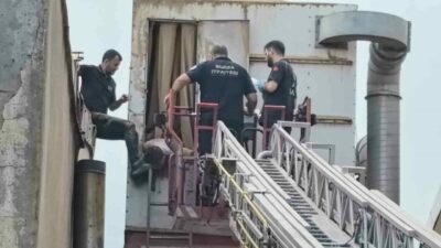 Bursa’nın İnegöl ilçesinde talaş emici makinesine sıkışan işçi, itfaiye ekipleri
