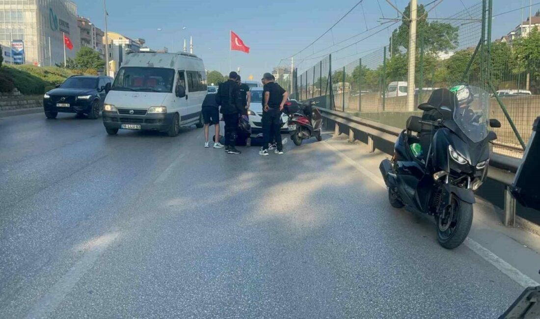 Bursa’da trafikte araçların arasından hızla ilerleyen motosikletliler, kaza yaptı. Yaralanan