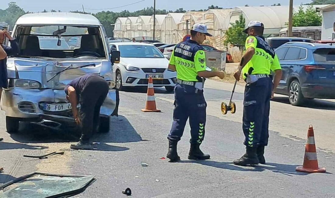 İznik ilçesinde, önündeki kamyonete arkadaş çarpan kamyonetteki yolcu kadın yaralandı.