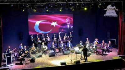 Şanlıurfa Vakfı Bursa Şubesi’nin düzenlediği gecede sahne alan Şanlıurfa Devlet