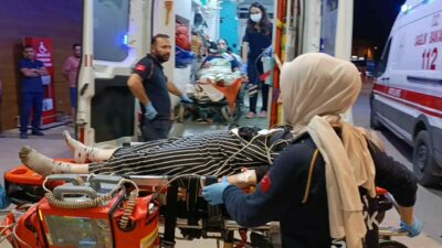 Bursa’nın İnegöl ilçesinde üst geçidi kullanmayarak, parmaklıklar arasından geçerek yolun