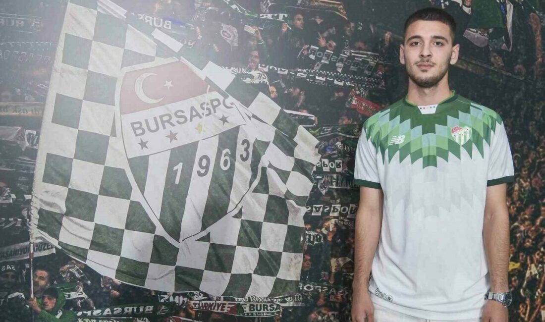 Bursaspor, altyapısından üç genç oyuncuyla profesyonel sözleşme imzaladı. Taha Karataş’la
