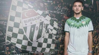 Bursaspor, altyapısından üç genç oyuncuyla profesyonel sözleşme imzaladı. Taha Karataş’la