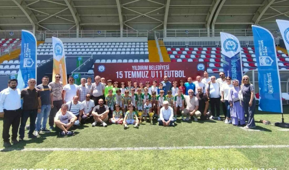 Yıldırım’da futbol şöleni Yıldırım’ı sporda marka kent haline getirecek önemli yatırımları ilçeye kazandıran