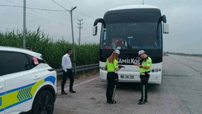 Bursa’nın Karacabey İlçesinde Bölge Trafik İstasyon Amirliği ekipleri, Bursa-İzmir ve