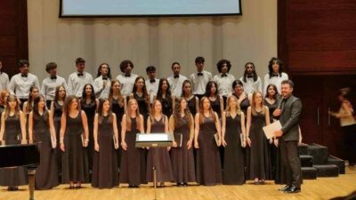 Bursa Zeki Müren Güzel Sanatlar Lisesi Çoksesli Korosu, İzmir’de düzenlenen