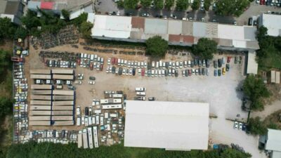 Yediemin otoparklarında yıllardır çürümeye terk edilen araçların satışı için süreç