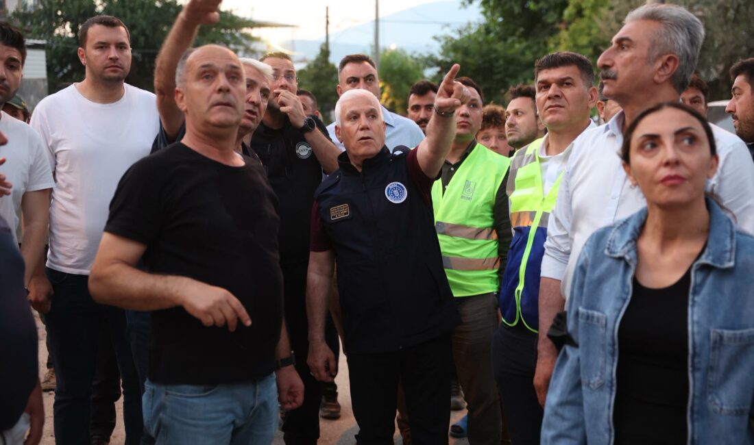 Başkan Bozbey’den yangın bölgesine ziyaret Bursa Büyükşehir Belediye Başkanı Mustafa Bozbey, Kestel ilçesinde başlayan ve