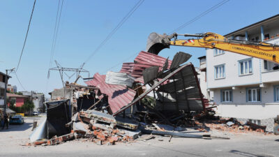 Kaçak yapılaşmaya karşı mücadelesini kararlılıkla sürdüren Osmangazi Belediyesi, Geçit Mahallesi’nde