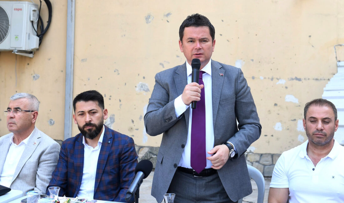 Başkan Aydın halkın dertlerini dinleyerek çözümler üretiyor Osmangazi’de yaşayan vatandaşlara daha iyi hizmet verebilmek için mahalleleri ziyaret