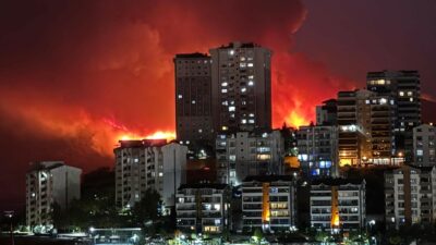 Bursa'da akşam saatlerinde başlayan orman yangınları adeta cehennem gecesi yaşattı.