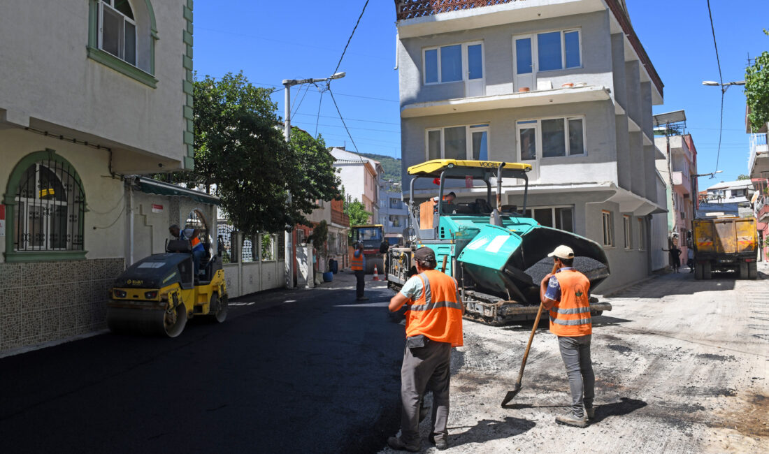 Osmangazi’nin yollarında yoğun asfalt mesaisi Osmangazi genelinde eskimiş ve bozuk yol bırakmamak için çalışmalarını sürdüren