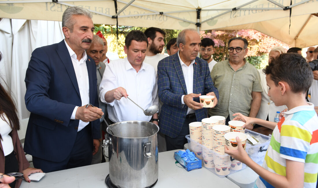 Osmangazi’de aşure kazanları kardeşlik için kaynadı Osmangazi Belediyesi, Muharrem ayı dolayısıyla düzenlediği aşure ikramıyla binlerce vatandaşı