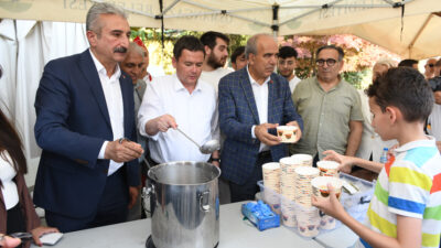 Osmangazi Belediyesi, Muharrem ayı dolayısıyla düzenlediği aşure ikramıyla binlerce vatandaşı