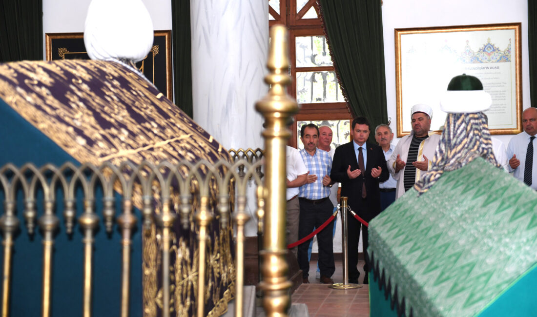 Osmangazi Belediye Başkanı Erkan Aydın, Muharrem ayı vesilesiyle kazanların başına