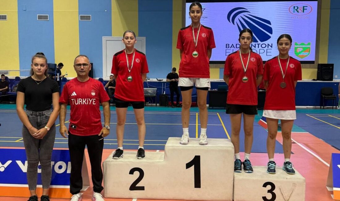 Bulgaristan’ın Pazarcık şehrinde gerçekleşen ‘Hebar U17 Bulgaria Open’ Badminton Turnuvası’nda