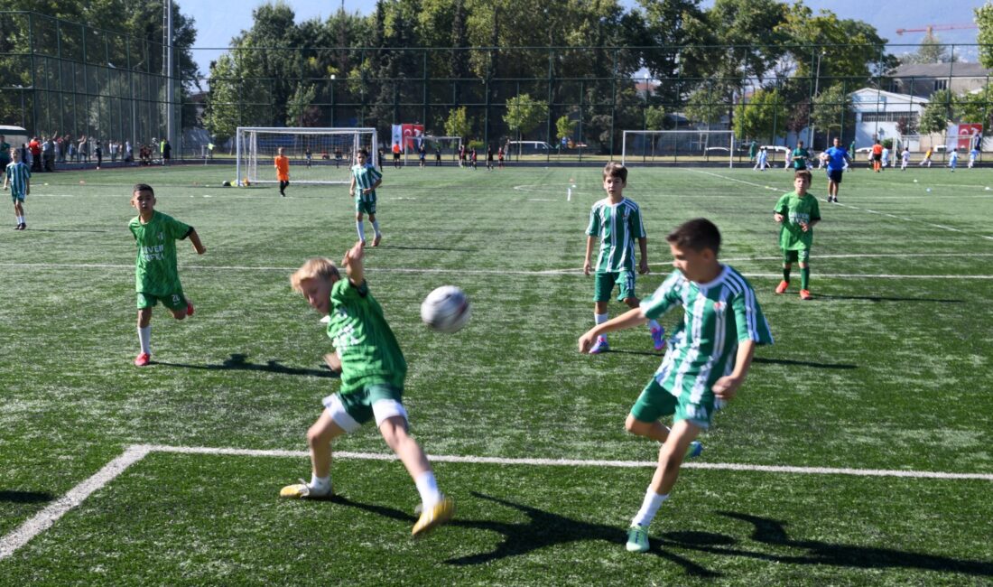 Osmangazi Belediyesi, 8-10 yaş aralığındaki çocuklar için futbol turnuvası düzenledi.