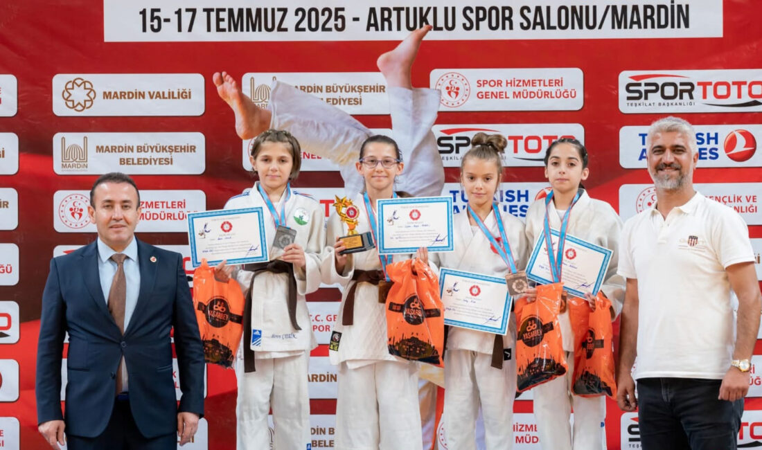 Osmangazili minik judocudan Türkiye ikinciliği Osmangazi Belediyespor Kulübü sporcusu Beren Çelik, Türkiye Judo Federasyonu tarafından