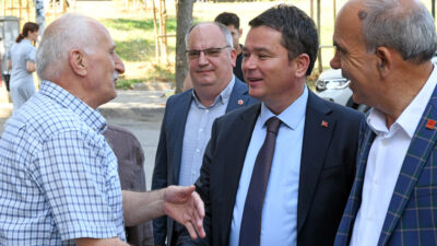 Osmangazi Belediye Başkanı Erkan Aydın, Kıracaali Mahallesi sakinleri ile kahvaltı