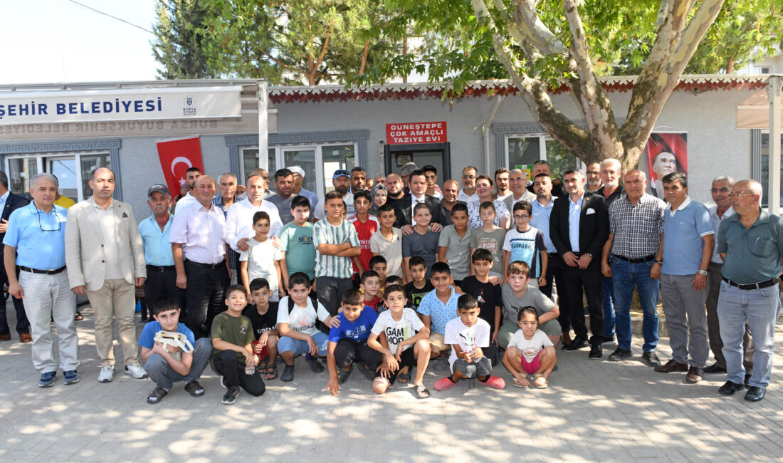 Osmangazi Belediye Başkanı Erkan Aydın, mahalle ziyaretleri kapsamında Güneştepe Mahallesi