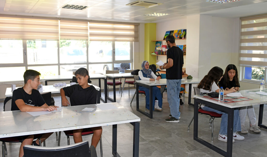 Öğrencilerin heyecanla beklediği yaz okulu başladı Osmangazili çocukların her yıl heyecanla beklediği yaz okulu kapılarını açtı.