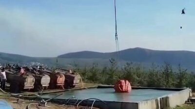 Bursa’nın Kestel ve Harmancık ilçelerindeki yangınlara havadan müdahalede kullanılan uçak