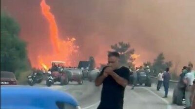 Kestel ile Gürsu arasındaki ormanlık alanda başlayan yangın, rüzgarın etkisiyle