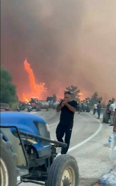 Alevler göğe ulaştı, o aldırış etmeden sigarasını yaktı… Kestel ile Gürsu arasındaki ormanlık alanda başlayan yangın, rüzgarın etkisiyle