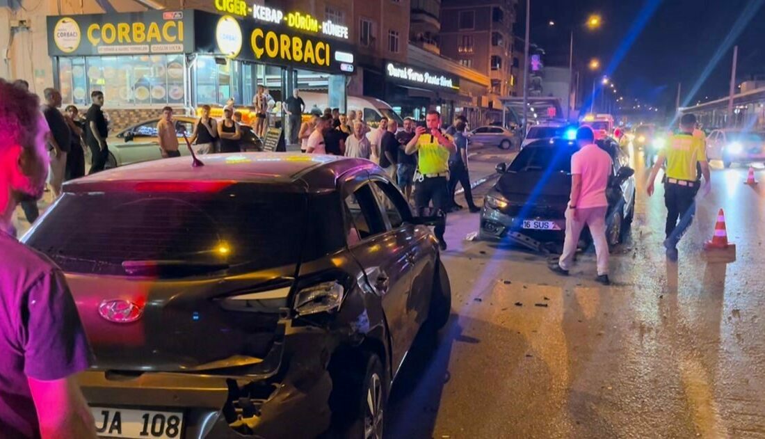 Bursa’nın Yıldırım ilçesinde alkollü sürücü, aracıyla seyir halindeyken makas atmaya