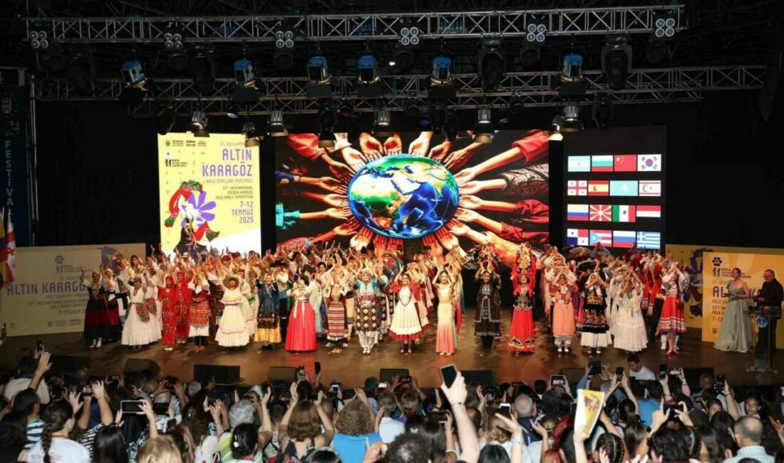Bu yıl 37’ncisi düzenlenen Uluslararası Altın Karagöz Halk Dansları Yarışması,
