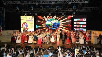 Bu yıl 37’ncisi düzenlenen Uluslararası Altın Karagöz Halk Dansları Yarışması,