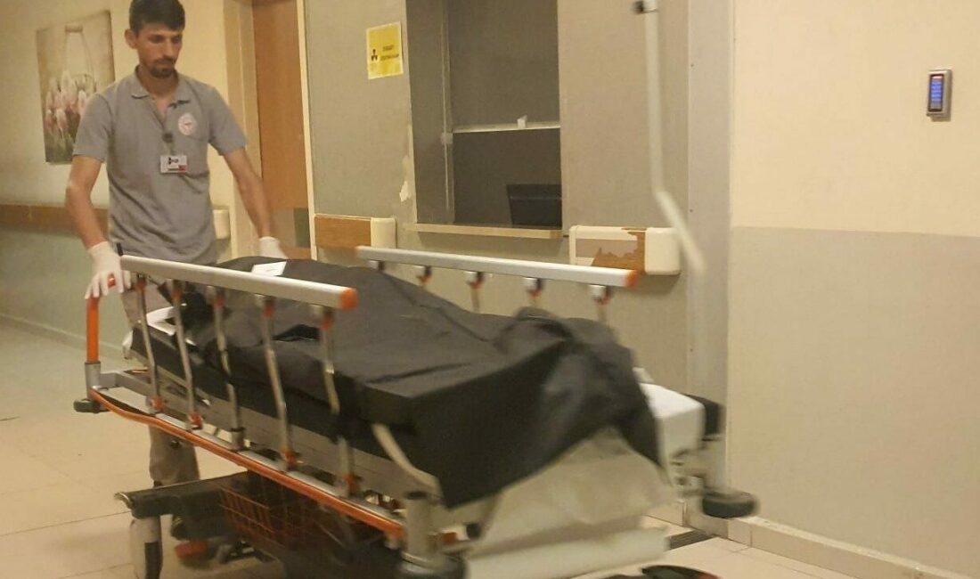 Asansör boşluğuna düşen işçi hayatını kaybetti Bursa’nın İnegöl ilçesinde faaliyet gösteren bir mobilya imalathanesinde 3. kattan