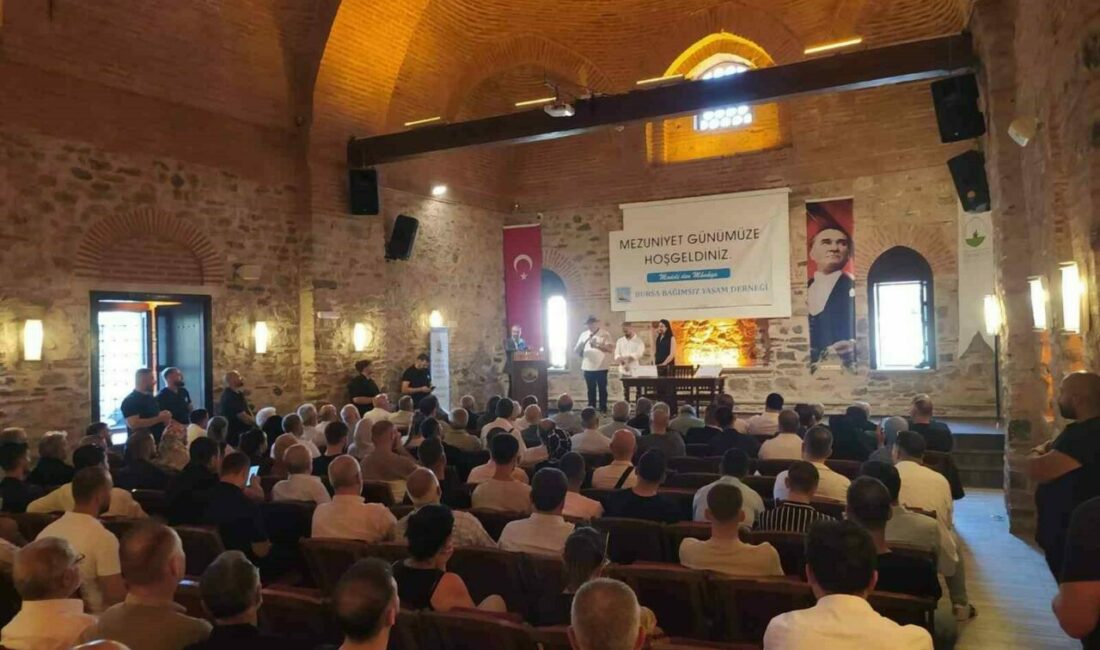 Bağımlılıklarını yenen bireyler mezuniyet coşkusunu yaşadı Bağımlılıkla mücadelede örnek teşkil eden Bağımsız Yaşam Derneği, tedavi ve