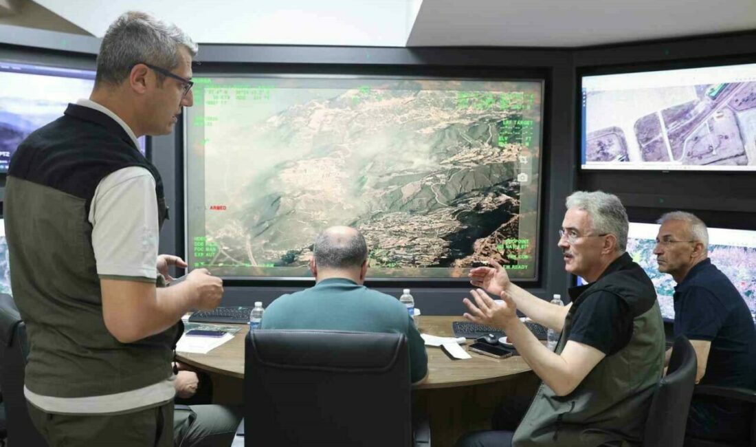 Bakan Yardımcısı ve Bursa protokolü orman yangınlarını yakından takip ediyor Bursa’da Kestel, Orhaneli ve Harmancık ilçeleri arasındaki ormanlık alanda çıkan