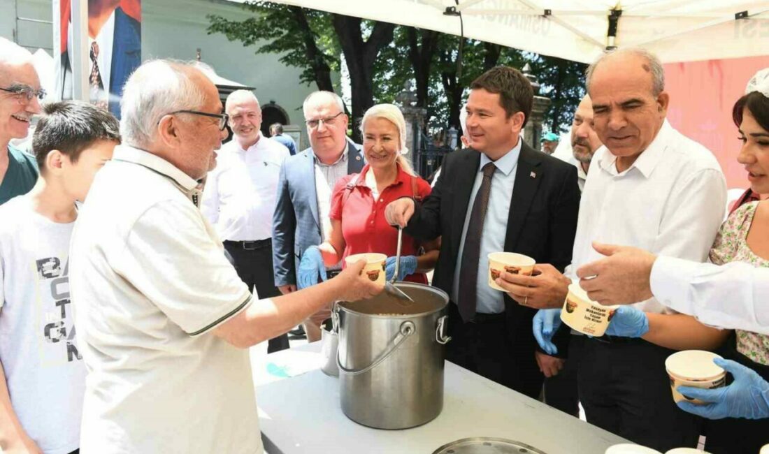 Osmangazi Belediye Başkanı Erkan Aydın, Muharrem ayı vesilesiyle kazanların başına