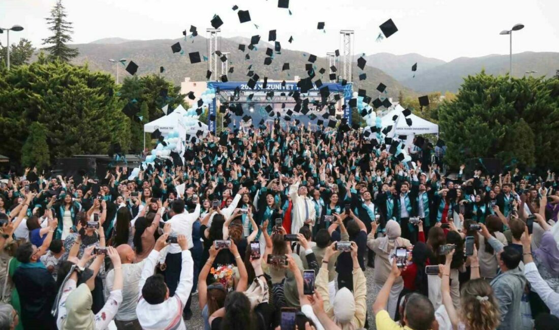 Bursa Teknik Üniversitesi (BTÜ) 2024-2025 Akademik Yılı Mezuniyet Töreni, coşkulu