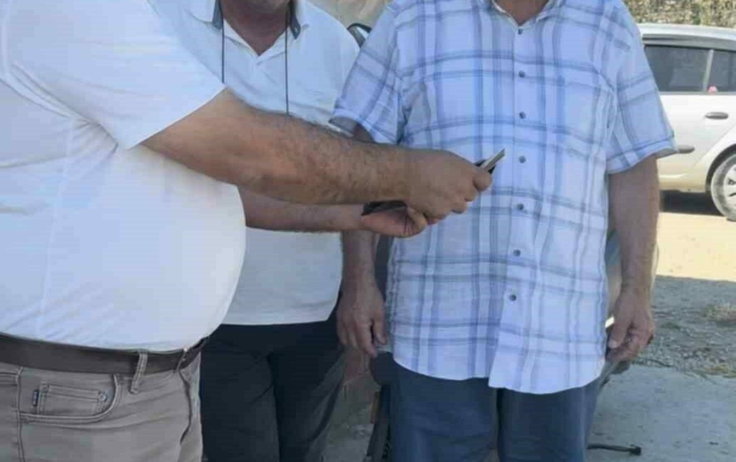 Bulduğu içi para dolu cüzdanı sahibine teslim etti Bursa’nın İnegöl ilçesinde özel halk otobüsü şoförü, yolcu koltuğunda bulduğu