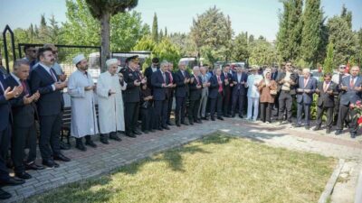 Bursa’da 15 Temmuz anma programları şehitlik ziyaretleri ile başladı. Bursa