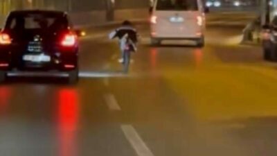 Bursa’da trafikte tehlikeli motosiklet sürüşleri pes dedirtti. Kentin farklı noktalarında