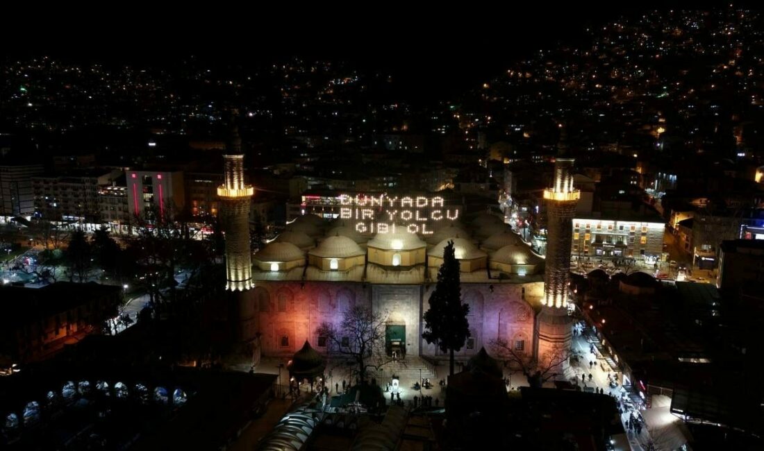 Bursa’da camilerden yağmur duası okundu Bursa’da kent genelindeki tüm camilerin minarelerinden aynı anda yağmur duası