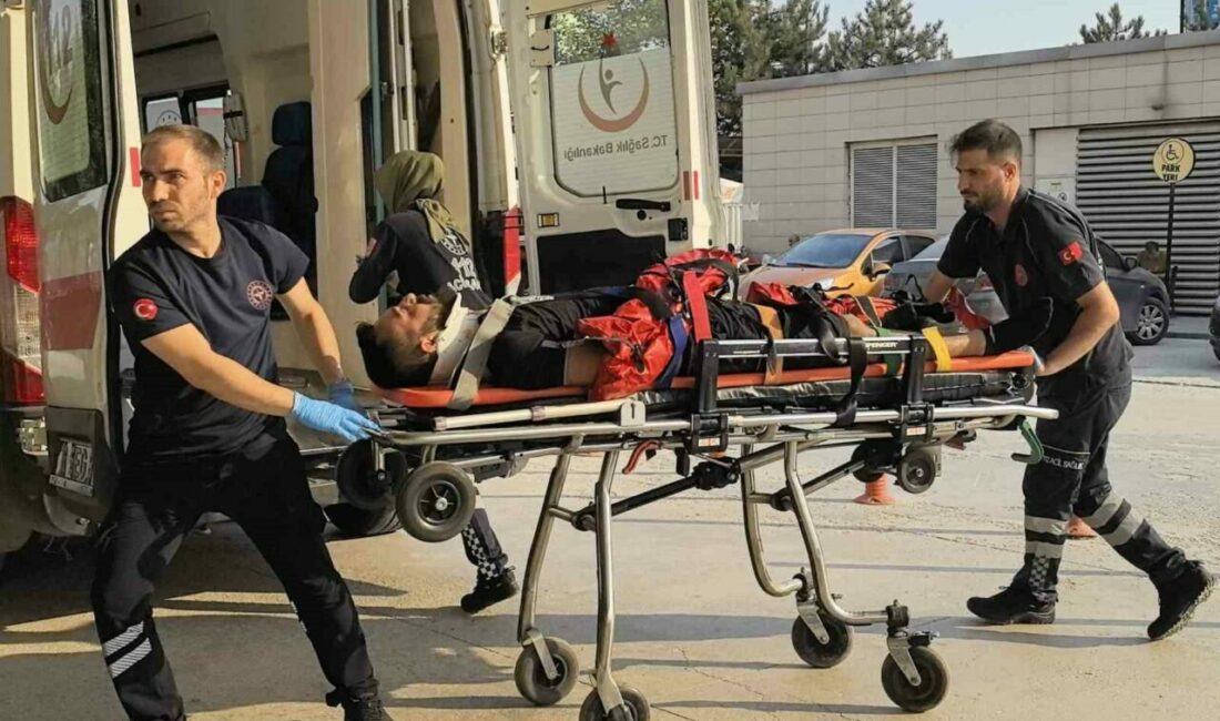 Bursa’da çatı çöktü: 29 yaşındaki genç ağır yaralandı Bursa’nın İnegöl ilçesinde meydana gelen iş kazasında, çatının çökmesi sonucu