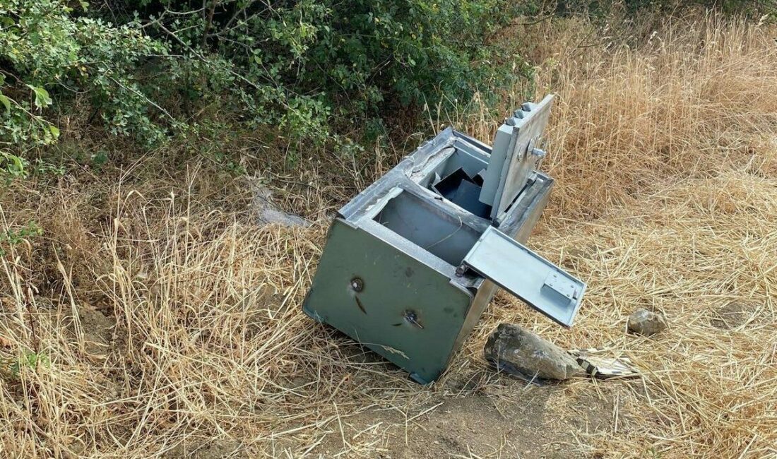 Bursa’da film gibi hırsızlık Bursa’nın İnegöl ilçesinde bir mobilya imalathanesinden 150 kilo ağırlığındaki para