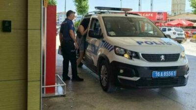 Bursa’nın İnegöl ilçesinde 2 genç kız arasında çıkan bıçaklı kavgada