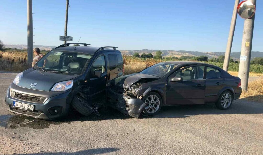 Bursa’nın İnegöl ilçesinde meydana gelen kazada hafif ticari araç ile
